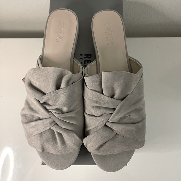 NEW! Keneth Cole Reaction Vanya suede slip sandals in light grey. Size 11 - Picture 2 of 10